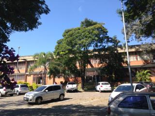 Fotos de abril de 2018 da fachada da escola