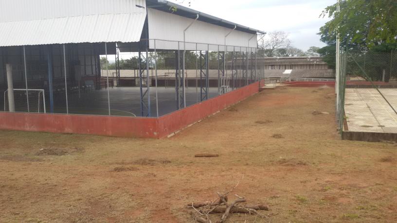 Fotos de abril de 2018 da fachada da escola