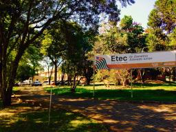 Fotos de abril de 2018 da fachada da escola