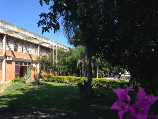 Fotos de abril de 2018 da fachada da escola