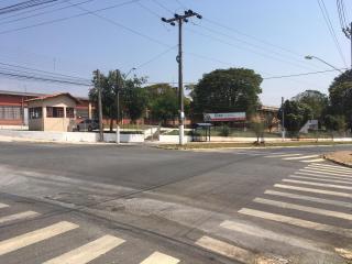 Construção da calçada da escola