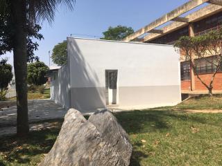 Construção da calçada da escola