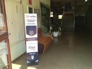 Construção da calçada da escola