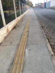 Construção da calçada da escola