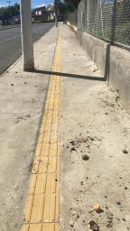 Construção da calçada da escola