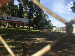 Construção da calçada da escola