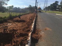 Construção da calçada da escola