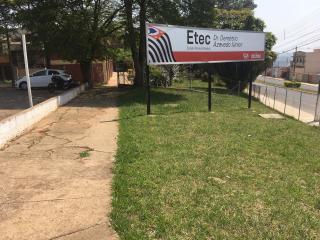 Construção da calçada da escola