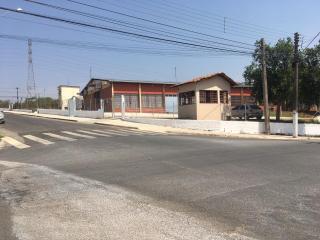 Construção da calçada da escola