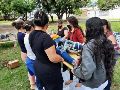 Aula prática de Urgência e Emergência - alunos colocaram a mão na massa em atendimento pré-hospitalar