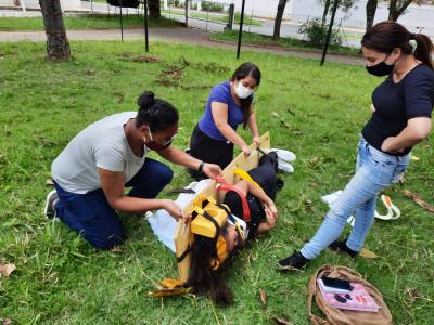 Aula prática de Urgência e Emergência - alunos colocaram a mão na massa em atendimento pré-hospitalar