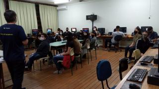 Visita dos alunos da EE EE Antonio Deffune