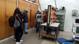 Visita dos alunos da EE EE Antonio Deffune