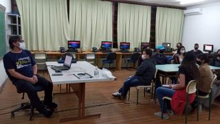 Visita dos alunos da EE EE Antonio Deffune