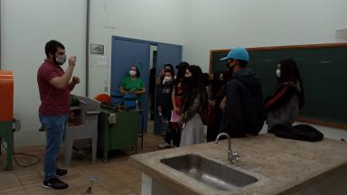 Visita dos alunos da EE EE Antonio Deffune