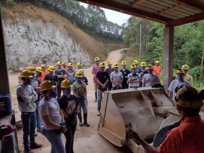 Alunos de Mineração visitam mina subterrânea em Campo Largo, no Paraná