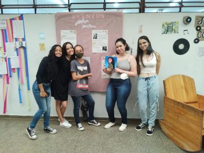 Professora Carol  - tendências  pós semana de 1922