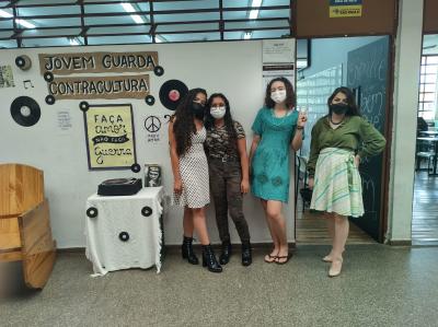 Professora Carol  - tendências  pós semana de 1922