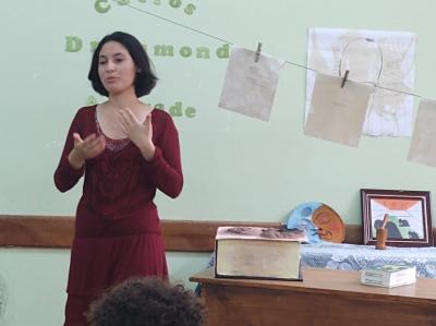 Professora Carol  - tendências  pós semana de 1922