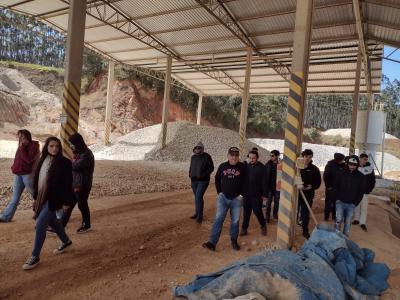 Alunos visitaram a Mineração Fronteira
