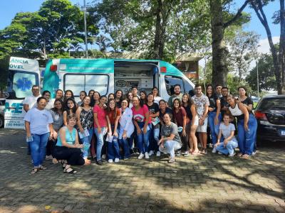 Ambulância do SAME  com atividades para alunos de enfermagem