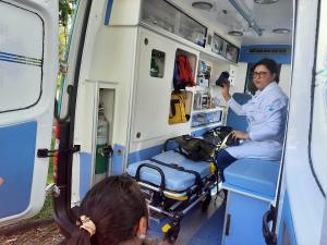 Ambulância do SAME  com atividades para alunos de enfermagem