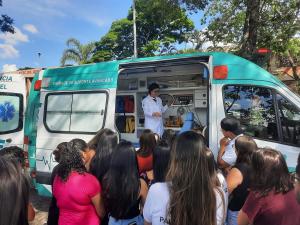 Ambulância do SAME  com atividades para alunos de enfermagem