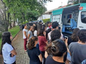 Ambulância do SAME  com atividades para alunos de enfermagem