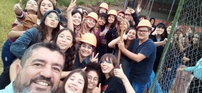 Artes e a cápsula do tempo do professor Ton e seus alunos de Artes