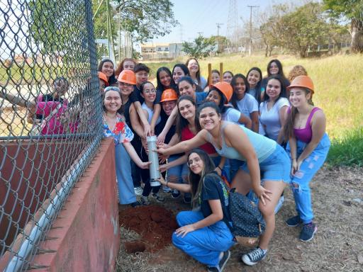 Artes e a cápsula do tempo do professor Ton e seus alunos de Artes