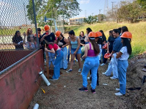 Artes e a cápsula do tempo do professor Ton e seus alunos de Artes