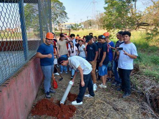 Artes e a cápsula do tempo do professor Ton e seus alunos de Artes