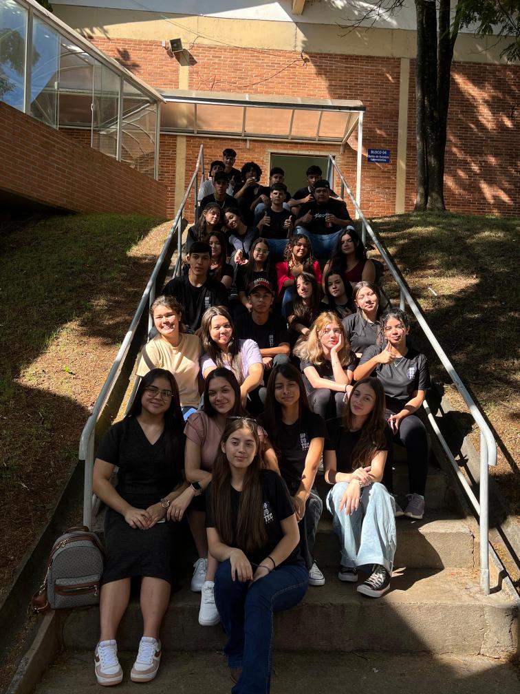 Alunos de Ribeirão Branco visitam a ETEC e FAIT