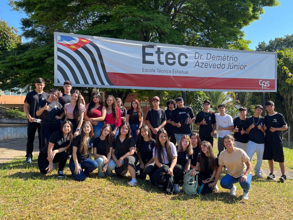 Alunos de Ribeirão Branco visitam a ETEC e FAIT