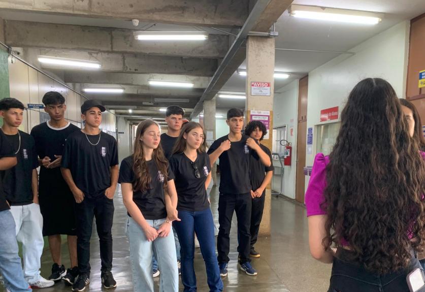Alunos de Ribeirão Branco visitam a ETEC e FAIT