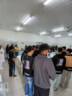 Alunos de Ribeirão Branco visitam a ETEC e FAIT