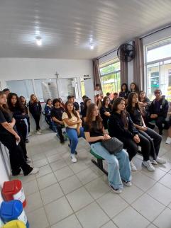Alunos de Ribeirão Branco visitam a ETEC e FAIT