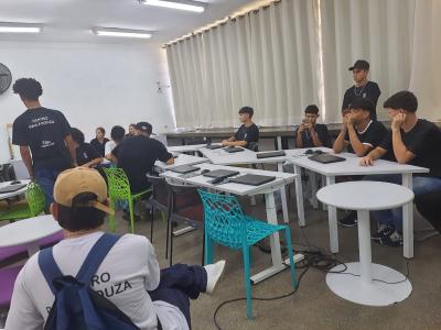 Alunos de Ribeirão Branco visitam a ETEC e FAIT