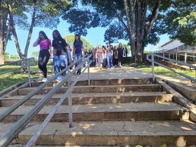 Alunos de Ribeirão Branco visitam a ETEC e FAIT