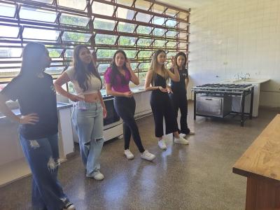 Alunos de Ribeirão Branco visitam a ETEC e FAIT