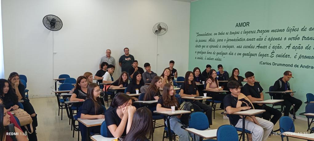 Alunos de Ribeirão Branco visitam a ETEC e FAIT