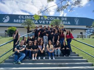 Alunos de Ribeirão Branco visitam a ETEC e FAIT